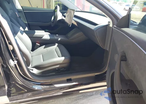 2025 Tesla Model 3 Long Range All-Wheel Drive z USA, uszkodzony, nr VIN 5YJ3E1EBXSF940258